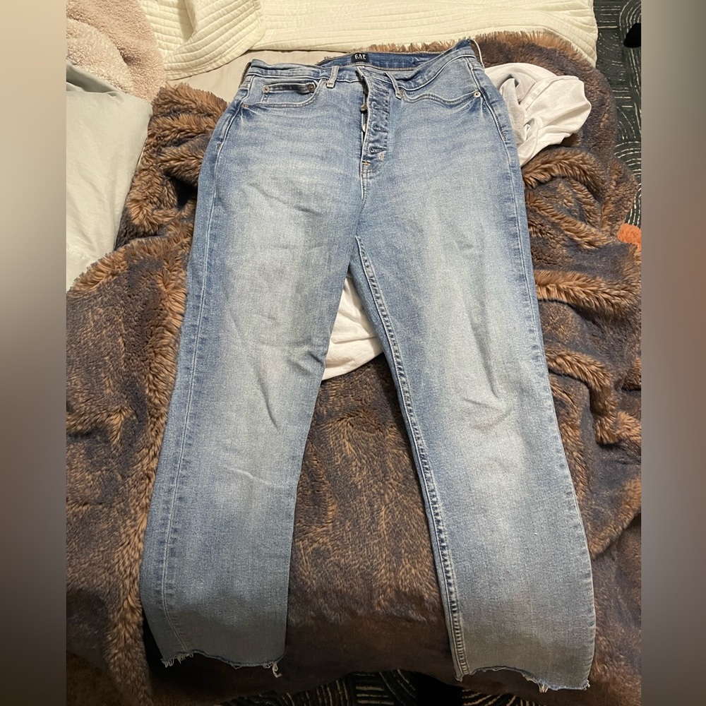 Gap jeans, size 28/6! Great great jeans, just too tight for me. Worn 2 times!